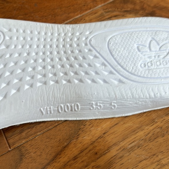 Authentic Yeezys! - Picture 6 of 8